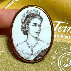 🖤VTG💕Queen Elizabeth II Coronation brooch